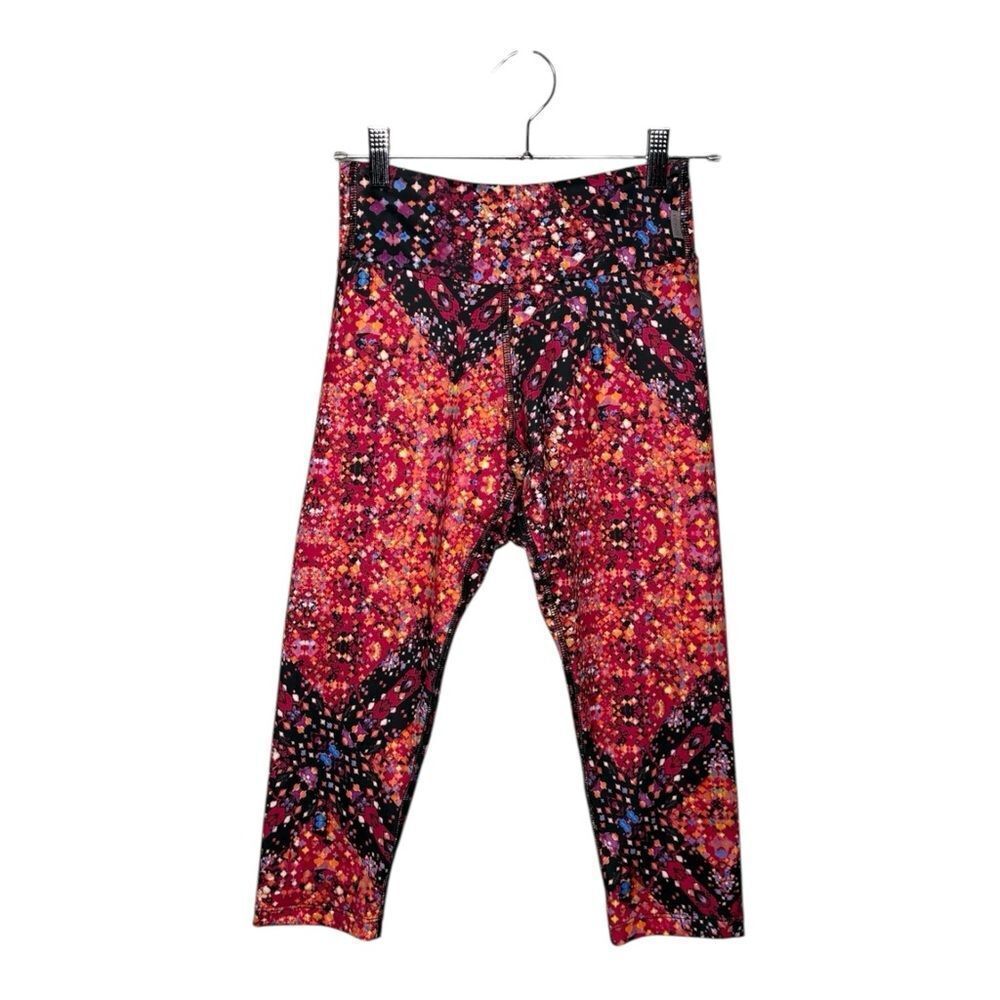 KOS USA PIXEL Crop Capri Leggings Pink Purple Black size small